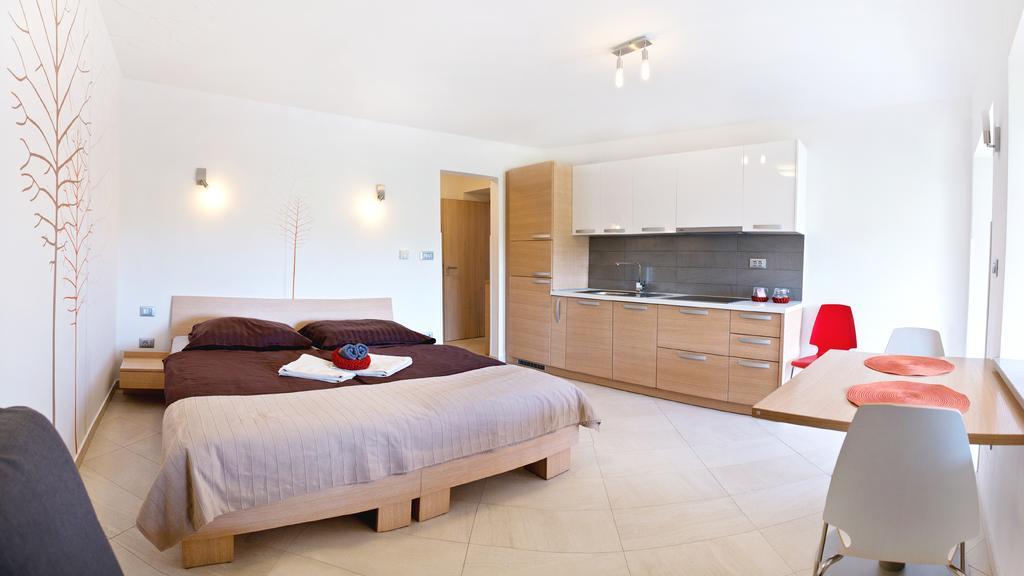 Zenja Apartments - Property With Cozy Garden & Free Private Parking Divača Δωμάτιο φωτογραφία