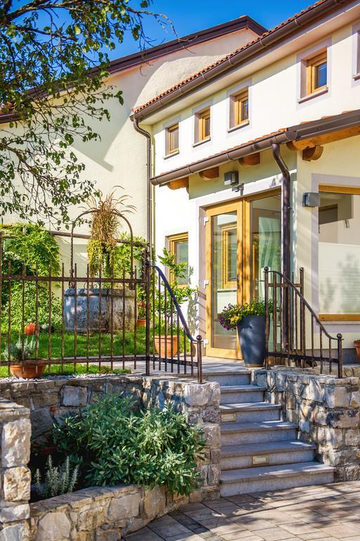 Zenja Apartments - Property With Cozy Garden & Free Private Parking Divača Εξωτερικό φωτογραφία